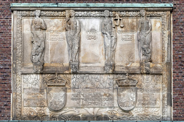 Relief am Hochzeitsturm
