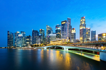 Fototapeta na wymiar Singapore business district skyline in the evening. Marina Bay, Singapore.