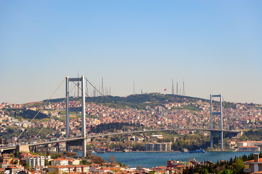 Die Bosporusbrücke in Istanbul/TR