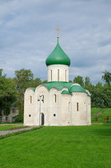 Fototapeta na wymiar Pereslavl-Zalessky, Yaroslavl region, Russia - August 1, 2017: The Spaso-Preobrazhensky Cathedral 