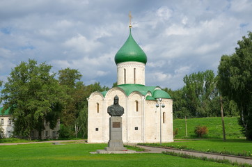 Fototapeta na wymiar Pereslavl-Zalessky, Yaroslavl region, Russia - August 1, 2017: The Spaso-Preobrazhensky Cathedral and monument to Alexander Nevsky