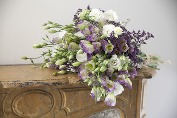 Bouquet sur cheminée.