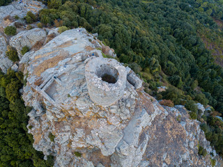 Vista aerea della Torre di Seneca, Corsica, Francia, antica torre genovese del XVI secolo nel cuore...