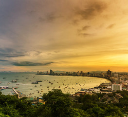 Fototapeta na wymiar Panoramic view of Pattaya City at dawn