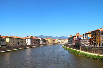 Fototapeta na wymiar View of the Arno River in Pisa