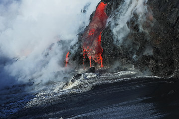 Lava stroomt uit de Kilauea-vulkaan