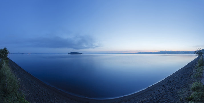 Crater lake Lago di Bolsena with Isola Martana at dawn, volcanic origin, near Montefiascone, province of Viterbo, Lazio, Italy, Europe