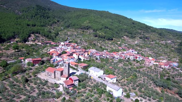 Herguijuela (Salamanca) desde el aire.  Video aereo con drone
