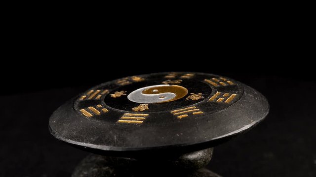 Tao Symbol auf einem Drehteller