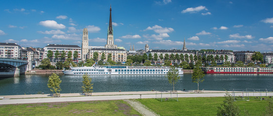 Vue de la Cathédrale de Rouen et de la Seine, Normandie, France