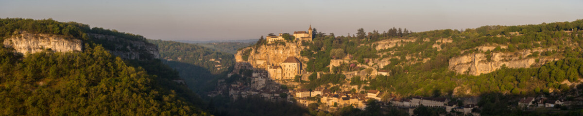 Obraz premium Rocamadour village a picturesque unesco world heritage site in france at sunrise