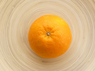 orange auf hellem untergrund
