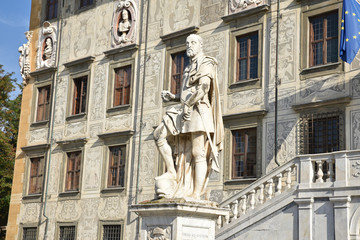 Obraz premium Statue de Cosme de Médicis 1er à Pise en Toscane, Italie