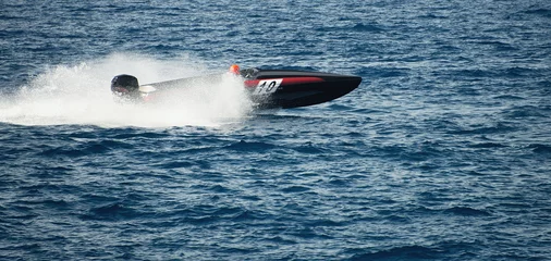 Abwaschbare Fototapete Wasser Motorsport Schnellboot-Kreuzfahrt im Ozean, Bootsrennen