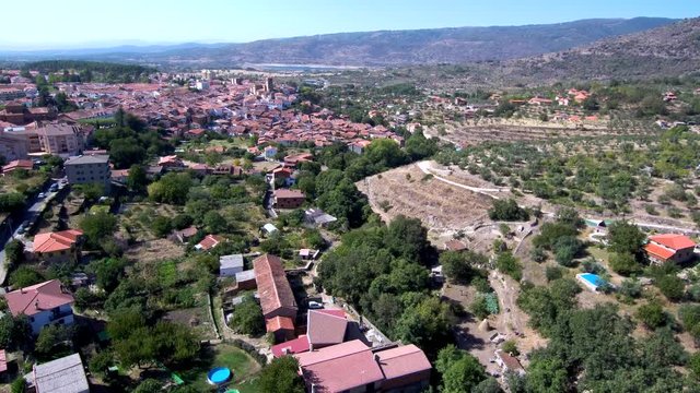 Hervás desde un drone. Pueblo español de la provincia de Cáceres, en Extremadura,España