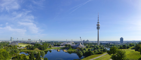 Blick auf das Olympiagelände in München, Olympiaturm - obrazy, fototapety, plakaty