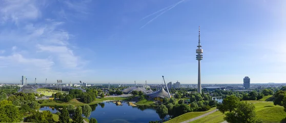 Blick auf das Olympiagelände in München, Olympiaturm © pwmotion