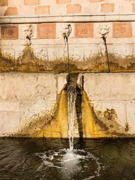 99 Cannelle Fountain of Aquila (Italy)
