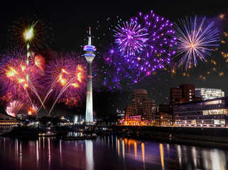 Feuerwerk in Düsseldorf © EKH-Pictures
