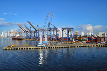Fototapeta na wymiar Container ship pier in Cartagena,Columbia