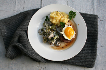 organisch, lifestyle, rindersteak, medium, rare, kartoffelbrei, bohnengemüse, urbano, modern, neu