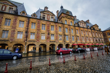 Obraz premium Detailed architecture of the buildings on Ducale square in Charleville-Mezieres, France