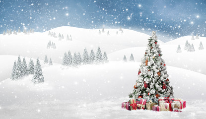 Verschneite Winterlandschaft mit schön dekorierten Christbaum und Weihnachtsgeschenken