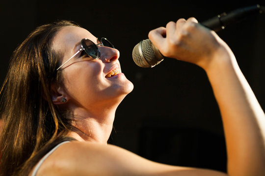  Singing songs