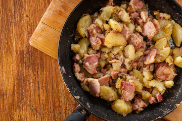 Fried potatoes with onion and bacon