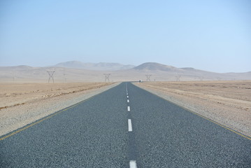 Ligne droite désertique.