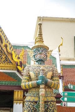 Giant guardian statue in Wat Phra Kaew