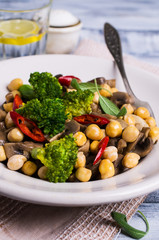 Broccoli with mushrooms and chickpeas