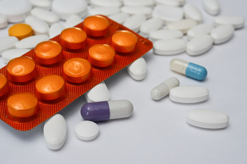medicaments soins sante remede pillule gellule pharmacie pharmaceutique homeopathie ordonnance prescription medecin medecine mutuelle remboursement