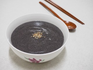 아시아 음식 흑임자 죽