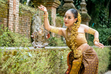 raditional Burmese Dancer