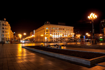 Fototapeta na wymiar Night Khabarovsk: Lenin Square in late autumn