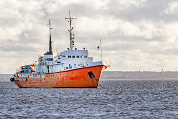 Fototapeta premium Red cargo ship