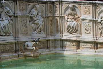 Fototapeta na wymiar Fonte Gaia (fountain of joy), with the Virgin Mary and baby Jesus. Piazza del Campo (Campo square), Siena, Italy.