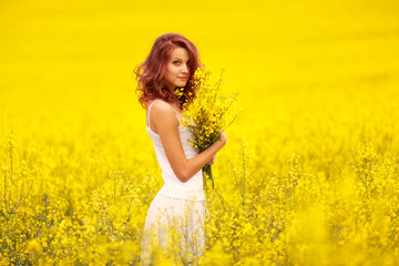 Naklejka na ściany i meble beautiful girl in the yellow field