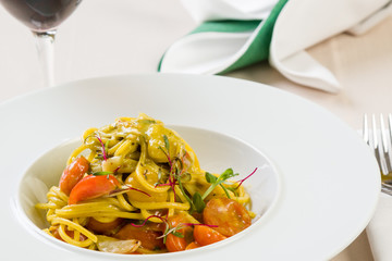 spaghetti with cherry tomatoes