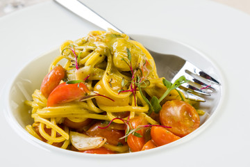 spaghetti with cherry tomatoes