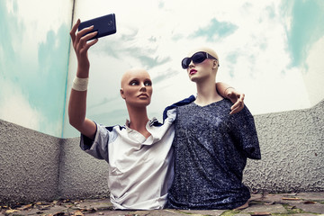 pair of dummies take a selfie dressed in seventies sportswear clothes