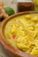 poulet au lait de coco et curcuma