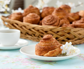 Homemade cinnamon buns cakes on a table
