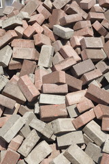 rötliche Ziegelsteine, Bausteine