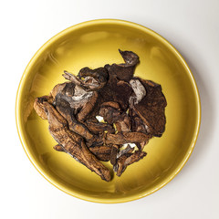 Dried pine mushrooms