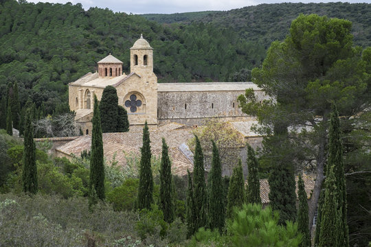 abbaye cistercienne dans les corbieres