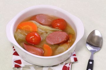 ソーセージと野菜のスープ
