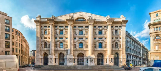 Foto op Plexiglas Gevel van Palazzo Mezzanotte, beursgebouw in Milaan, Italië © marcorubino