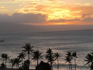 Fototapeta na wymiar Golden Hawaii Sunset